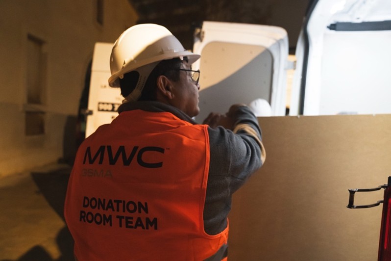 /mwcoem/s/DonationTeam4.jpg?v=1